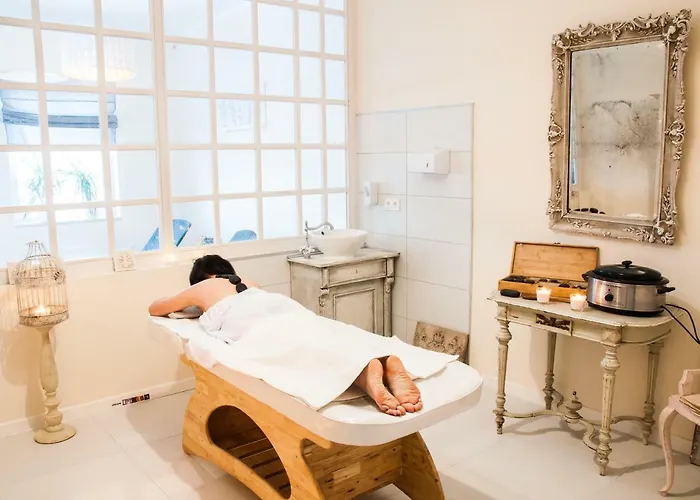 Zrodlana 46 فندق مبيت وإفطار 3*